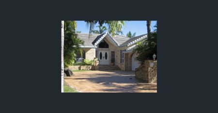 LARGE 4 BEDROOM HOUSE IN AN EXCELLENT LOCATION NEXT TO ANNANDALE CENTRAL - Photo 3