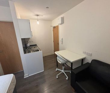 Studio to rent - Photo 5