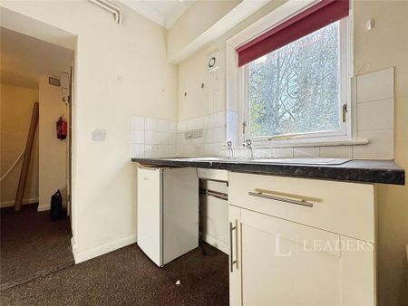 1 bedroom in a house share to rent - Photo 3