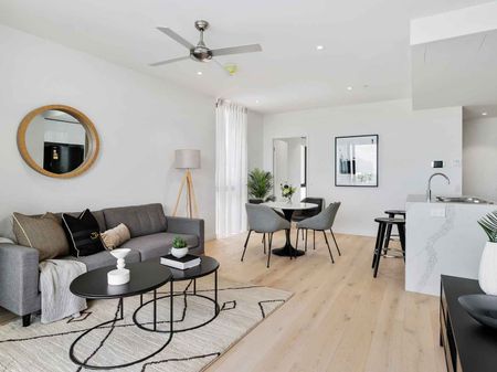 Executive Two Bedroom Apartments - Photo 3