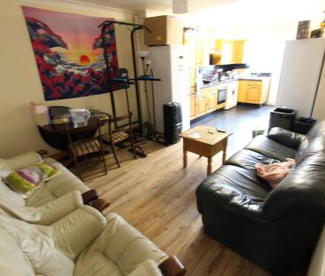 6 bedroom semi-detached house to rent - Photo 1