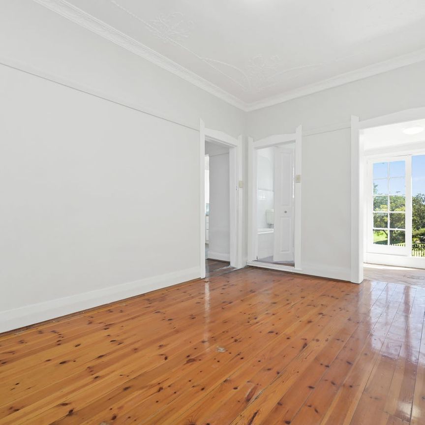 Spacious | Convenient | Well-Presented - Photo 1