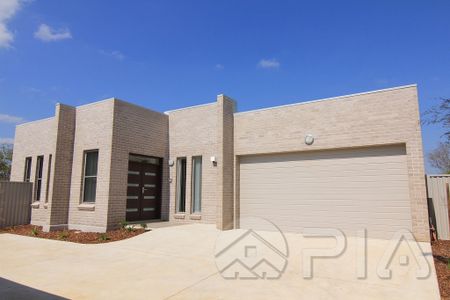 Impressive & ultra modern 5 bedroom house. - Photo 2