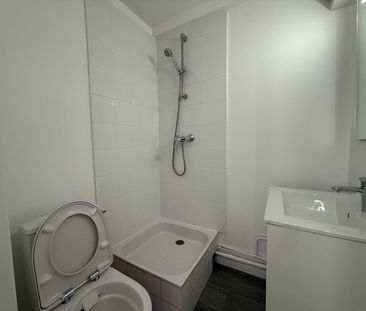 Location Appartement 2 pièces 46m² PARIS 18ème - Photo 4