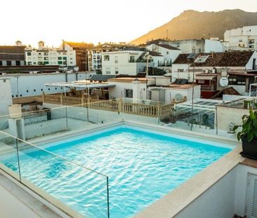 Luxury Townhouse for rent in Marbella, Andalusia - Photo 2