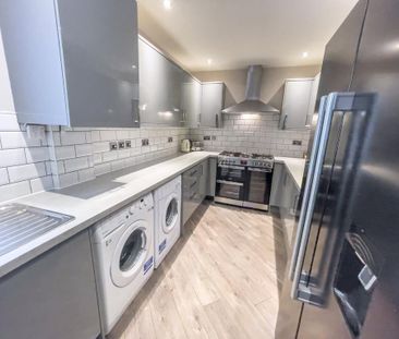 6 bedroom terraced house to rent - Photo 3