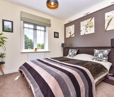 4 bedroom end of terrace house to rent - Photo 4