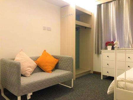 1 bedroom in a flat share to rent - Photo 2
