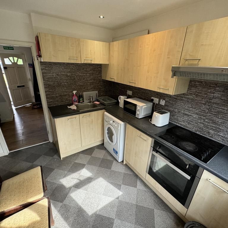 5 bedroom terraced house to rent - Photo 1