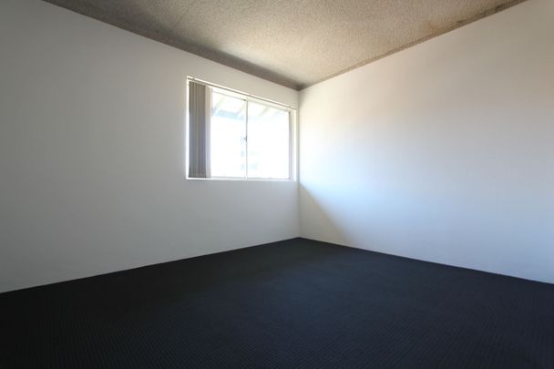 2 Bedroom Unit in Neat Complex - Photo 1