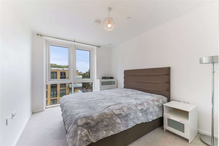 Immaculate two-bedroom apartment with a private balcony. - Photo 2