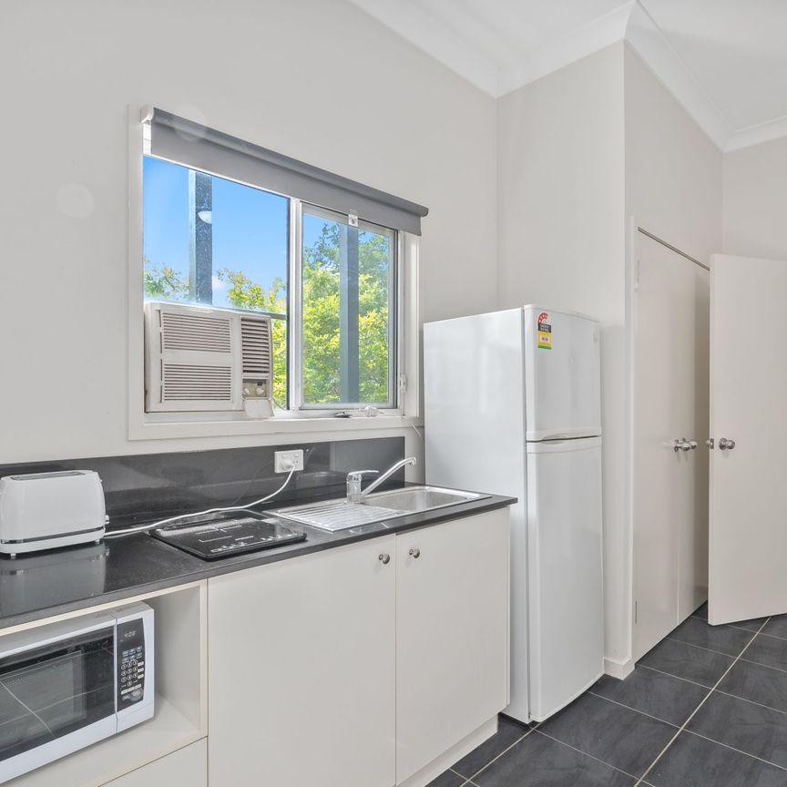 Self Contained Studios, so close to University of QLD - Photo 1