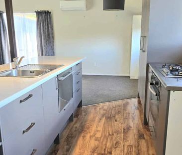 Lovely Home in Oxford Terrace - Photo 4