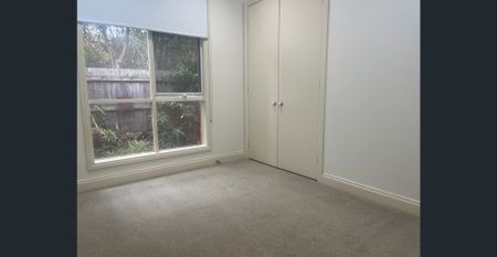 Spacious and private rear single level villa unit - Photo 4