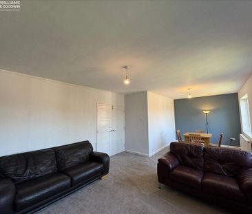 4 bedroom flat to rent - Photo 1