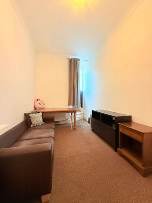 2 bedroom ground floor flat to rent - Photo 1