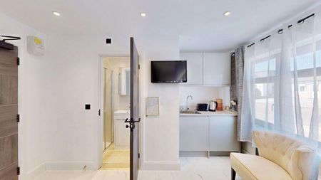 10 bedroom semi-detached house to rent - Photo 2