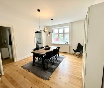 Indbydende stuelejlighed med lys og god atmosfære - Foto 4