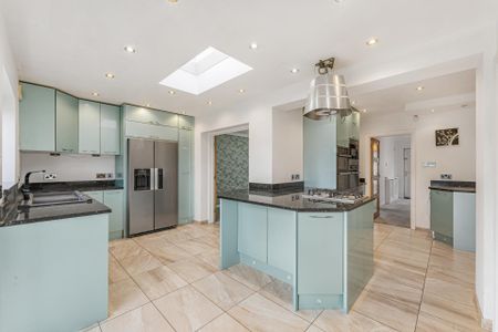 Aintree Grove - Photo 3