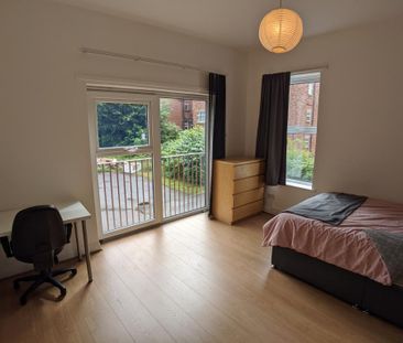 3 bedroom flat to rent - Photo 2