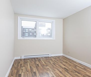 Complexe Du Parc II - Chambre - 110 Rue St-Francois Nord, Sherbrooke - Photo 2