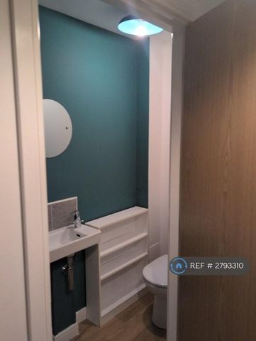 4 bedroom terraced house to rent - Photo 5