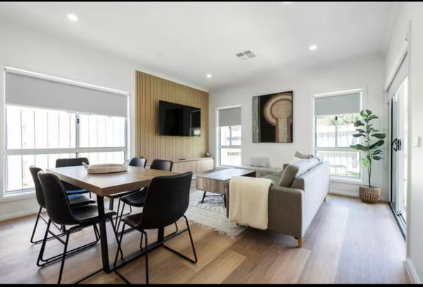 Fully Furnished 4 Bedroom Home. - Photo 1