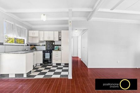 Highset home with bonus kitchenette and teenagers retreat under! - Photo 3