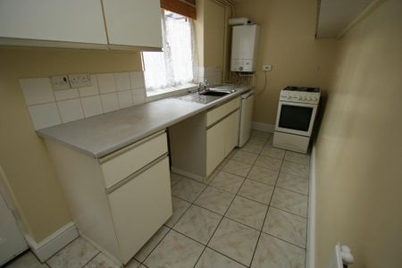 2 bedroom terraced house to rent - Photo 5