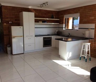 2 Bedroom Unfurnished Unit - Opposite the Beach - Photo 6