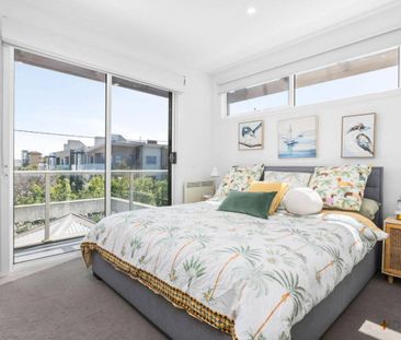 STEPS TO THE BEACH | FULLY FURNISHED | UTILITIES INCLUDED - Photo 5