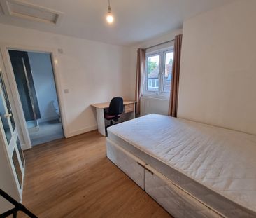 6 Bed Student Accommodation - Photo 2