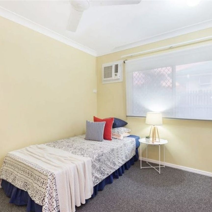 3 BEDROOM HOME IN DOUGLAS + SOLAR + STUDY! - Photo 1