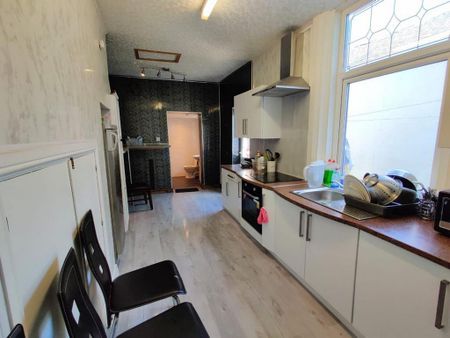 6 bedroom terraced house to rent - Photo 3