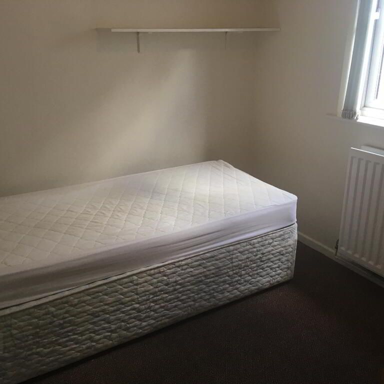 13 St Albans Gardens, Stranmillis, Belfast, BT9 5DR - Photo 1