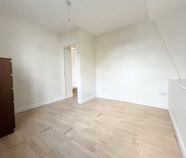 2 Bedroom Flat - Above Shop To Let - Photo 1