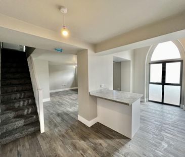 2 bedroom mews to rent - Photo 1