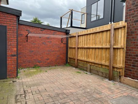 6/8-12 Gillies Street, Essendon North VIC 3041 - Photo 2