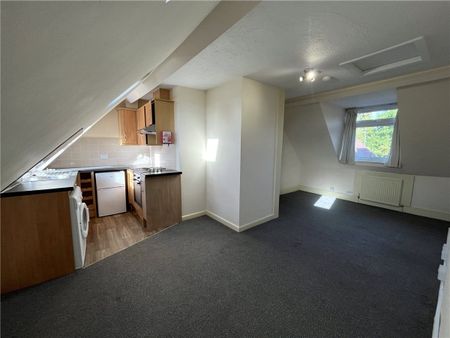 An unfurnished studio apartment on Cowley Road, suitable for a single occupier only. - Photo 2