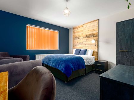 OX Living is proud to present this high-quality 8-bedroom co-living property, perfect for working professionals looking for stylish, stress-free living. - Photo 2