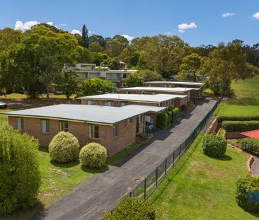 Two bedroom brick unit - Photo 2