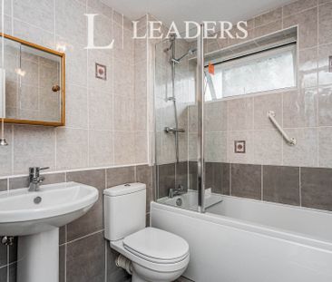 3 bedroom house to rent Badgers Walk, Burgess Hill, RH15 - Photo 6