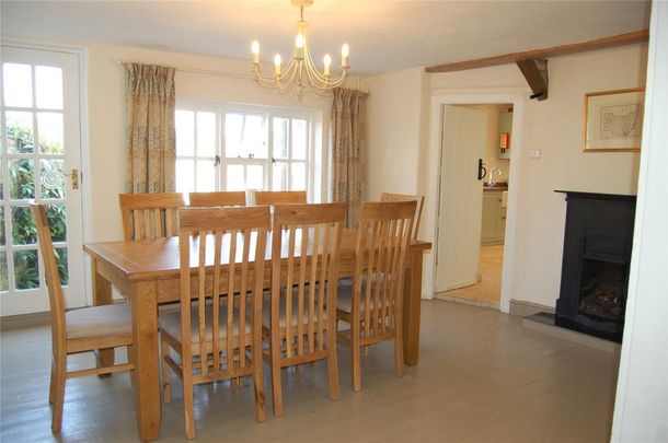 4 bedroom end of terrace house to rent - Photo 1