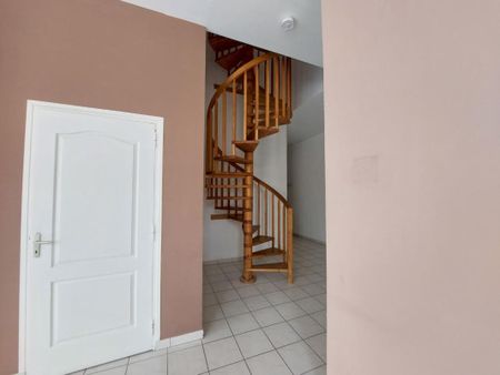 Location Appartement 3 pièces 82m² ELBEUF 76500 - Photo 3