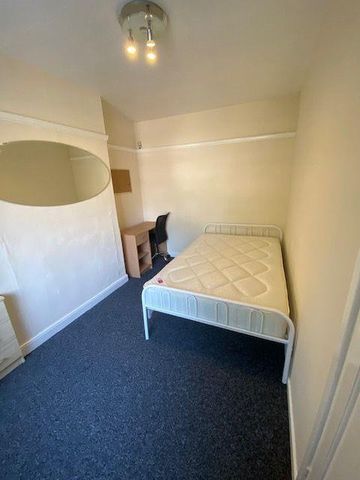 Charter Avenue - Photo 3