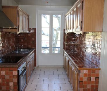 Location Appartement 3 pièces 81m² HYERES 83400 - Photo 6