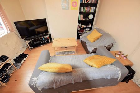 3 bedroom House in Burley Lodge Terrace, Leeds - Photo 4