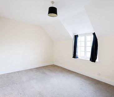 3 Bed Flat - Photo 6