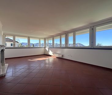 IMPERDIBILE ATTICO 4.5 CON PISCINA E VISTA PANORAMICA - Foto 2