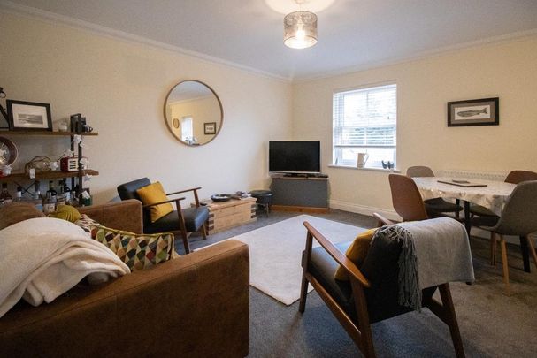 2 bedroom flat to rent - Photo 1